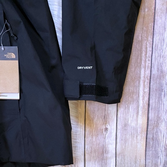 The North Face Women’s Plus City Breeze Black Jacket - Picture 3 of 8